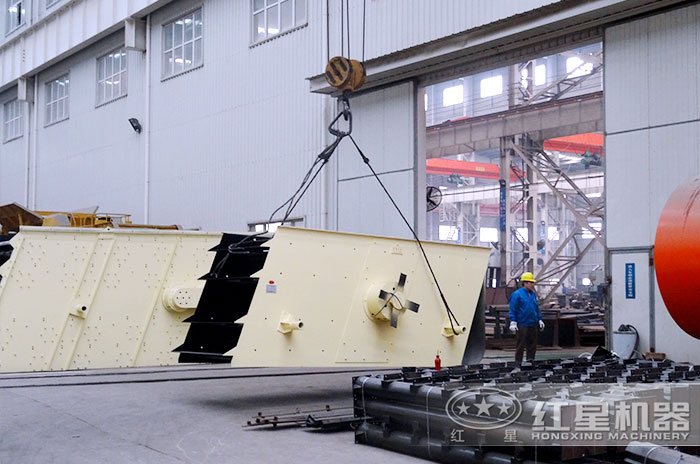 圓振動(dòng)篩生產(chǎn)車(chē)間 圓振動(dòng)篩生產(chǎn)車(chē)間