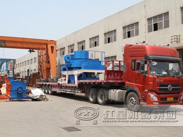 石英石制砂機(jī)發(fā)貨現(xiàn)場