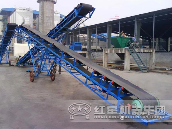 膠帶輸送機(jī)現(xiàn)場(chǎng) 膠帶輸送機(jī)現(xiàn)場(chǎng)