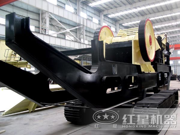 不同角度下的顎式移動(dòng)破碎站 不同角度下的顎式移動(dòng)破碎站