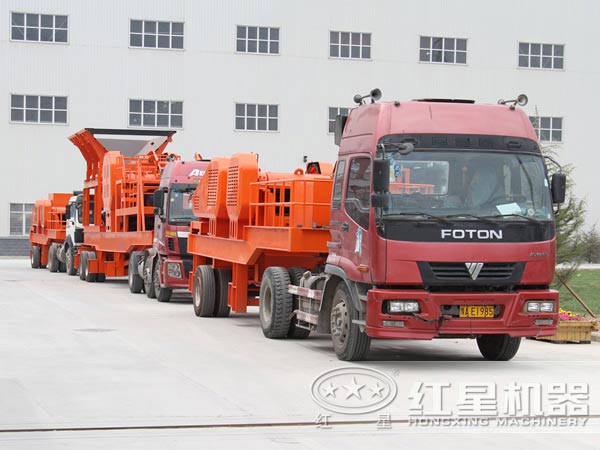 移動破碎機發(fā)貨現(xiàn)場圖 移動破碎機發(fā)貨現(xiàn)場圖