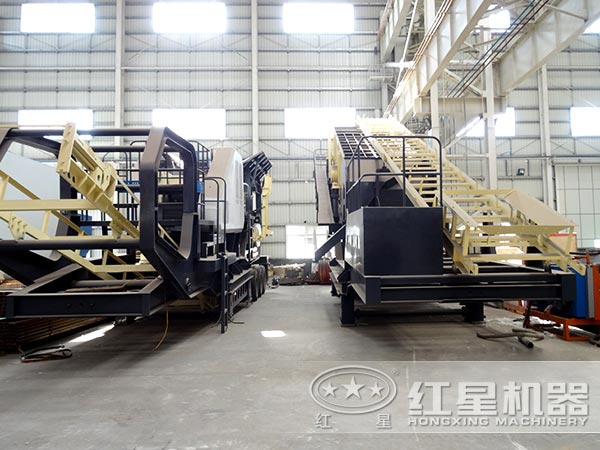 不同角度下的履帶移動(dòng)式破碎機(jī) 不同角度下的履帶移動(dòng)式破碎機(jī)