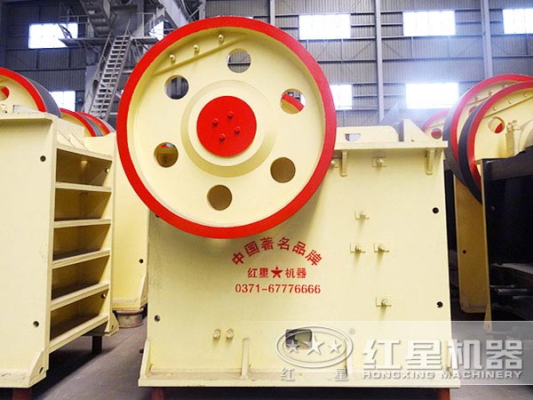 粗破顎式破碎機(jī) 粗破顎式破碎機(jī)