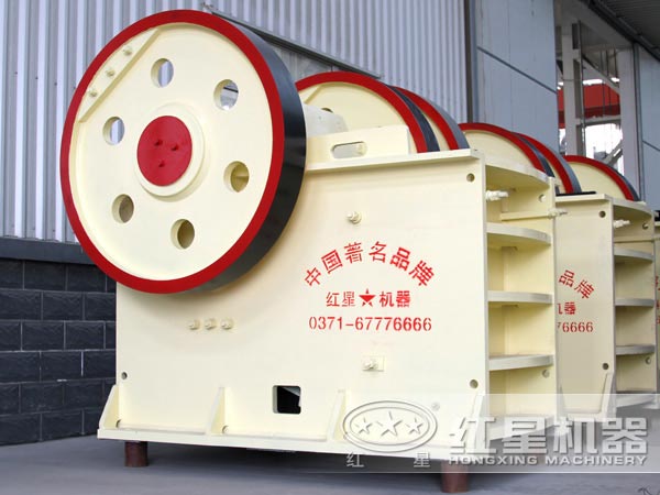 900*1200顎式破碎機(jī) 900*1200顎式破碎機(jī)