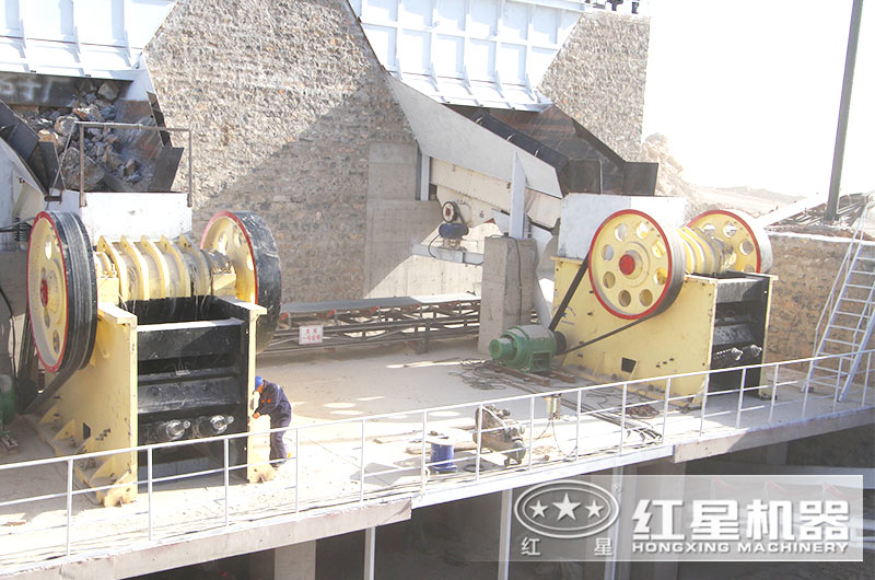 912顎式破碎機(jī)工作現(xiàn)場實(shí)拍圖 912顎式破碎機(jī)工作現(xiàn)場實(shí)拍圖