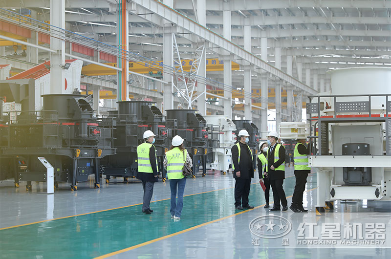 客戶(hù)來(lái)廠考察制砂機(jī)設(shè)備 客戶(hù)來(lái)廠考察制砂機(jī)設(shè)備