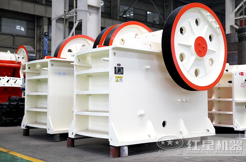 鄂式破碎機(jī)現(xiàn)場實(shí)拍圖 鄂式破碎機(jī)現(xiàn)場實(shí)拍圖