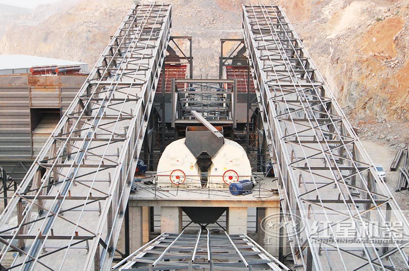 錘式破碎機(jī)破碎水泥現(xiàn)場實(shí)拍 錘式破碎機(jī)破碎水泥現(xiàn)場實(shí)拍