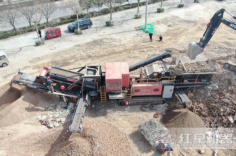 履帶移動(dòng)反擊破碎站作業(yè)現(xiàn)場(chǎng) 履帶移動(dòng)反擊破碎站作業(yè)現(xiàn)場(chǎng)