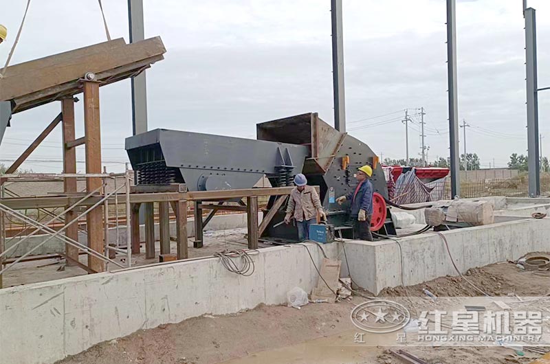 PCX錘式整形破碎機現(xiàn)場 PCX錘式整形破碎機現(xiàn)場