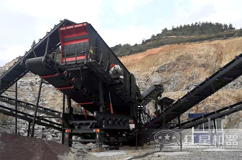 移動(dòng)式破碎機(jī)現(xiàn)場(chǎng) 移動(dòng)式破碎機(jī)現(xiàn)場(chǎng)