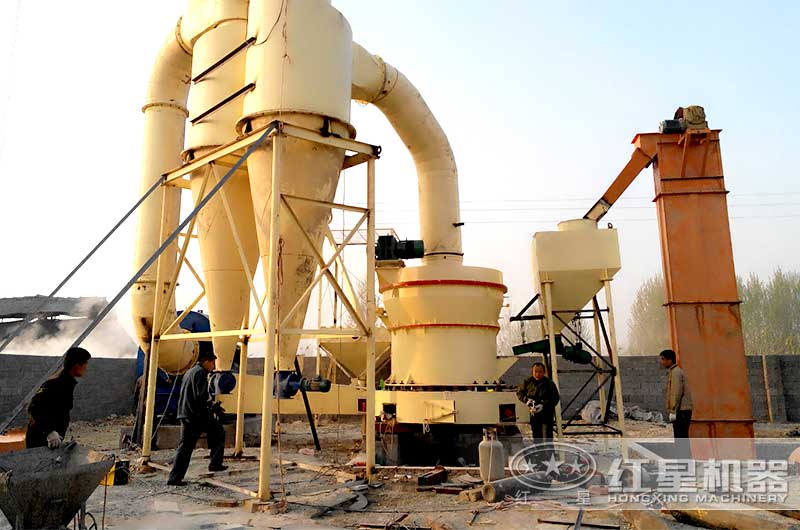 石灰石磨粉生產(chǎn)現(xiàn)場 石灰石磨粉生產(chǎn)現(xiàn)場