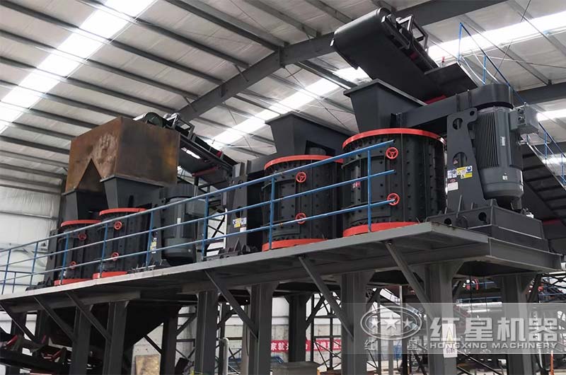 立式復(fù)合制砂機(jī)現(xiàn)場(chǎng) 立式復(fù)合制砂機(jī)現(xiàn)場(chǎng)