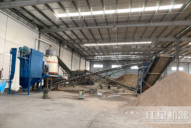 復(fù)合式破碎機(jī)現(xiàn)場 復(fù)合式破碎機(jī)現(xiàn)場