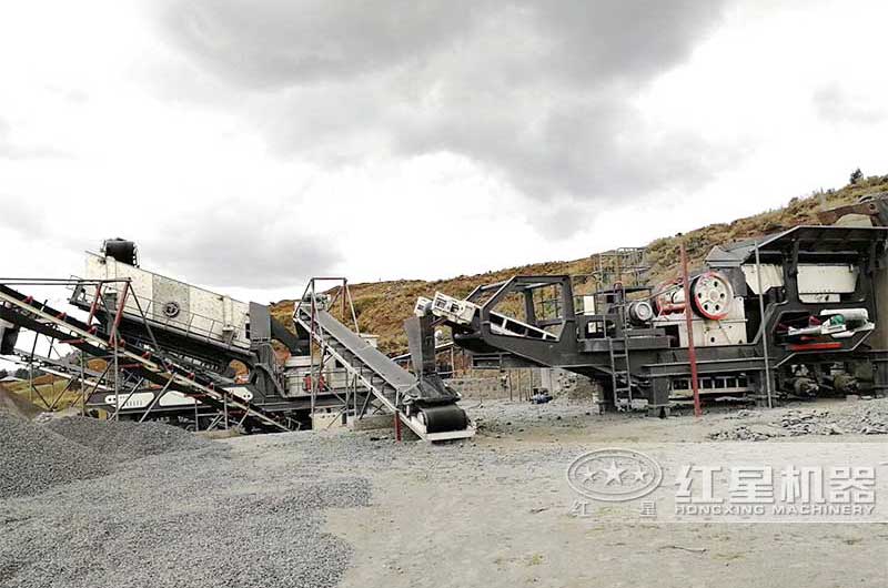 移動(dòng)破碎機(jī)現(xiàn)場(chǎng) 移動(dòng)破碎機(jī)現(xiàn)場(chǎng)