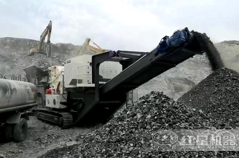 移動(dòng)式混凝土破碎機(jī)現(xiàn)場(chǎng) 移動(dòng)式混凝土破碎機(jī)現(xiàn)場(chǎng)