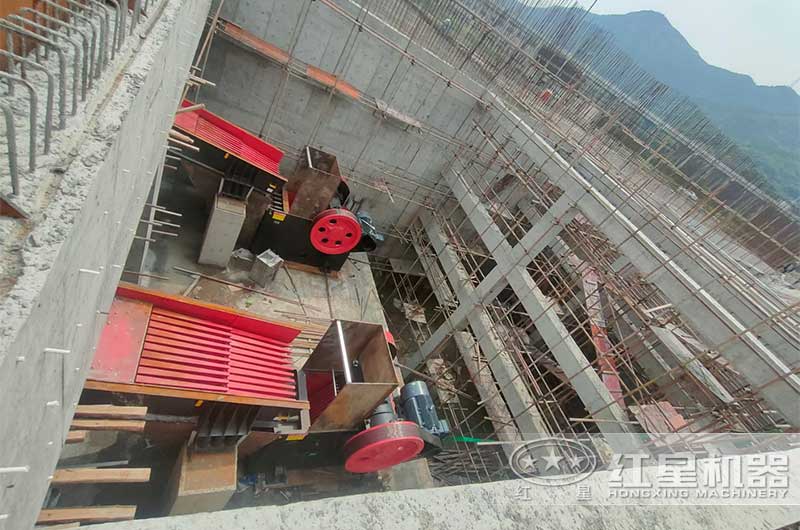 陜西寶雞制砂生產(chǎn)線建設(shè)現(xiàn)場(chǎng) 陜西寶雞制砂生產(chǎn)線建設(shè)現(xiàn)場(chǎng)