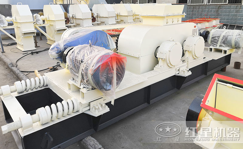 硅鐵對輥破碎機現場實拍 硅鐵對輥破碎機現場實拍