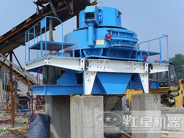 片麻巖制砂現(xiàn)場 片麻巖制砂現(xiàn)場