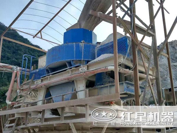 青石制砂現(xiàn)場 青石制砂現(xiàn)場