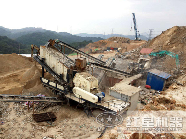 流動(dòng)錘式破碎機(jī)快速生產(chǎn)現(xiàn)場(chǎng) 流動(dòng)錘式破碎機(jī)快速生產(chǎn)現(xiàn)場(chǎng)