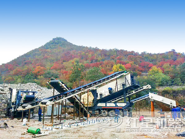 時產(chǎn)200噸流動制砂機應(yīng)用現(xiàn)場 時產(chǎn)200噸流動制砂機應(yīng)用現(xiàn)場
