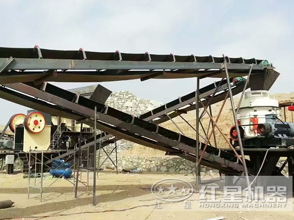 環(huán)保型石頭破碎機(jī)作業(yè)現(xiàn)場 環(huán)保型石頭破碎機(jī)作業(yè)現(xiàn)場