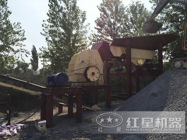 山東青島青石破碎現(xiàn)場圖 山東青島青石破碎現(xiàn)場圖