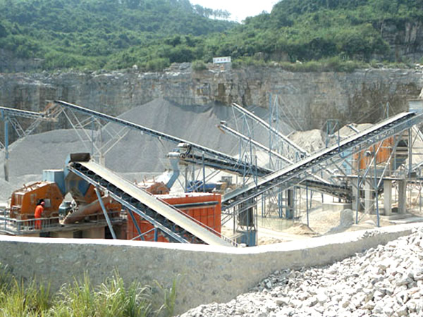 石灰石細碎機生產(chǎn)現(xiàn)場 石灰石細碎機生產(chǎn)現(xiàn)場