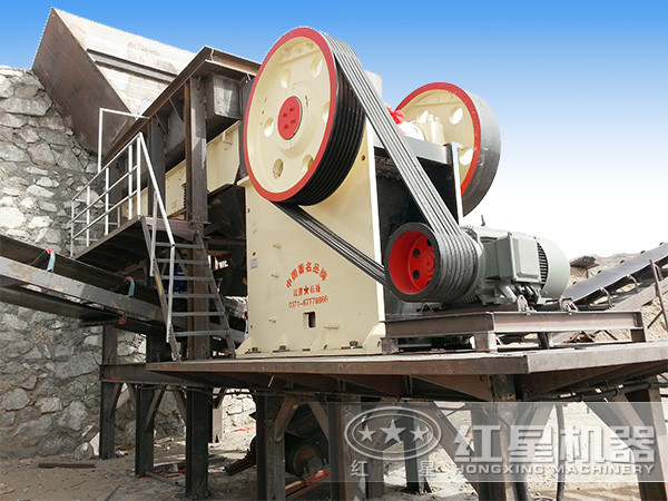 顎式制砂機生產(chǎn)現(xiàn)場 顎式制砂機生產(chǎn)現(xiàn)場