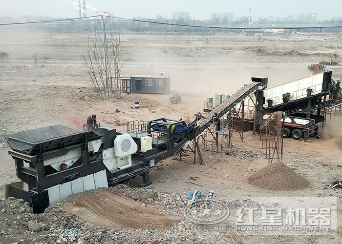 移動(dòng)砂石機(jī)作業(yè)現(xiàn)場(chǎng) 移動(dòng)砂石機(jī)作業(yè)現(xiàn)場(chǎng)