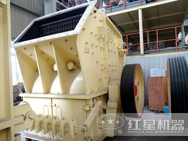 玄武巖單段破碎機(jī)側(cè)面圖 玄武巖單段破碎機(jī)側(cè)面圖