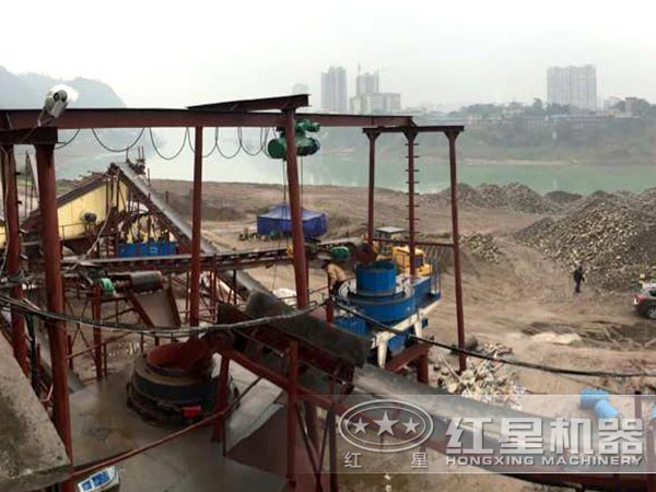 鵝卵石制砂現(xiàn)場 鵝卵石制砂現(xiàn)場