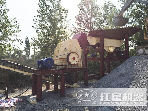 時產600噸的錘式破碎機生產現(xiàn)場 時產600噸的錘式破碎機生產現(xiàn)場