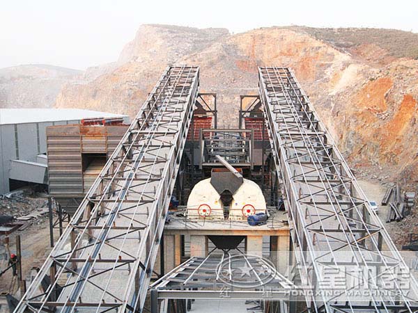 錘式破碎機(jī)安裝現(xiàn)場(chǎng) 錘式破碎機(jī)安裝現(xiàn)場(chǎng)