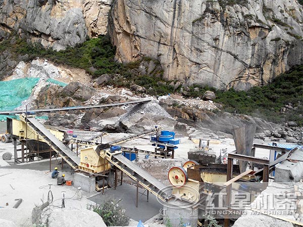 干法制砂現(xiàn)場 干法制砂現(xiàn)場