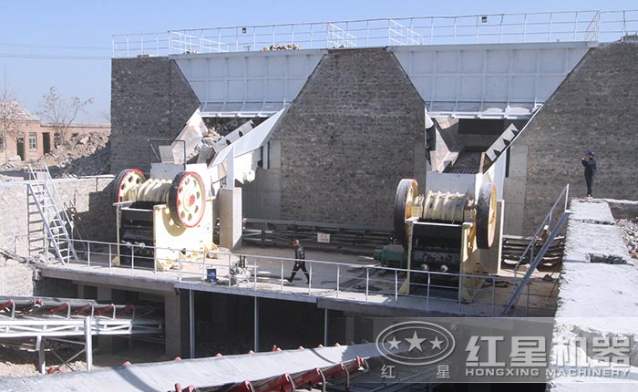 湖南婁底河卵石破碎機現(xiàn)場實拍 湖南婁底河卵石破碎機現(xiàn)場實拍