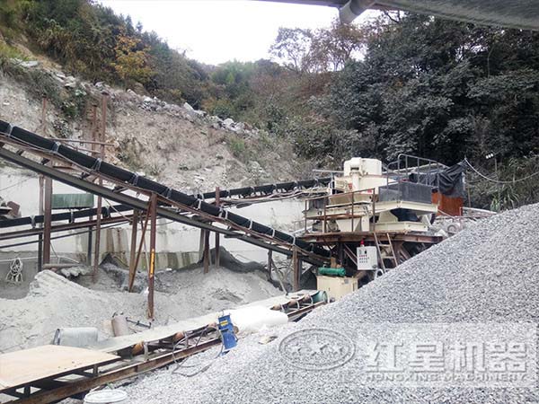 石頭碎沙機(jī)器作業(yè)現(xiàn)場 石頭碎沙機(jī)器作業(yè)現(xiàn)場