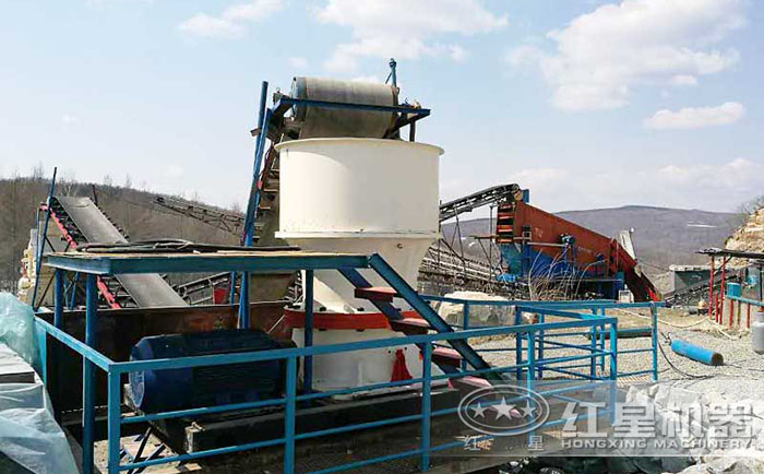 福建廈門鵝卵石圓錐破碎機現(xiàn)場 福建廈門鵝卵石圓錐破碎機現(xiàn)場