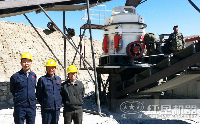 山東臨沂鵝卵石圓錐破碎機客戶現(xiàn)場 山東臨沂鵝卵石圓錐破碎機客戶現(xiàn)場