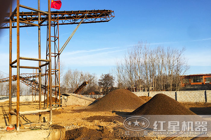 鐵礦石加工現(xiàn)場(chǎng) 鐵礦石加工現(xiàn)場(chǎng)