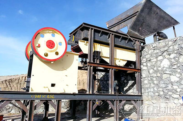 顎式破碎機現(xiàn)場圖