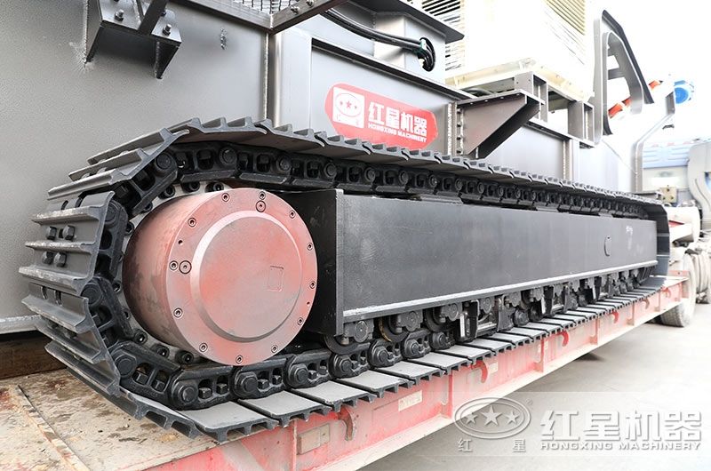 履帶式移動破碎機采用自驅(qū)動運作模式 履帶式移動破碎機采用自驅(qū)動運作模式