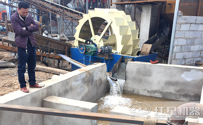 輪式洗砂機(jī)作業(yè)現(xiàn)場(chǎng) 輪式洗砂機(jī)作業(yè)現(xiàn)場(chǎng)