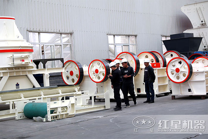 客戶(hù)來(lái)廠參觀礦山破碎機(jī)-百聞不如一見(jiàn) 客戶(hù)來(lái)廠參觀礦山破碎機(jī)-百聞不如一見(jiàn)