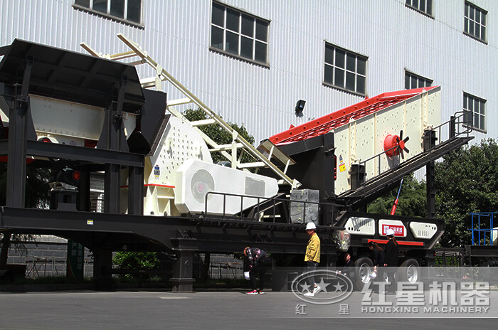 移動錘式破碎機設(shè)備展示 移動錘式破碎機設(shè)備展示