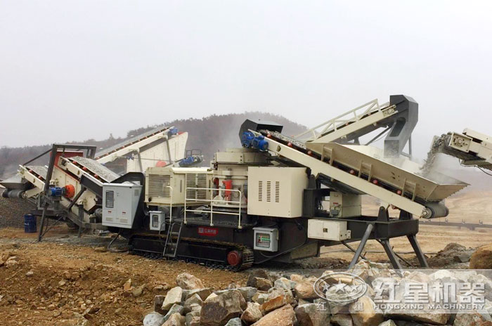 履帶式移動(dòng)破碎機(jī)作業(yè)現(xiàn)場(chǎng) 履帶式移動(dòng)破碎機(jī)作業(yè)現(xiàn)場(chǎng)