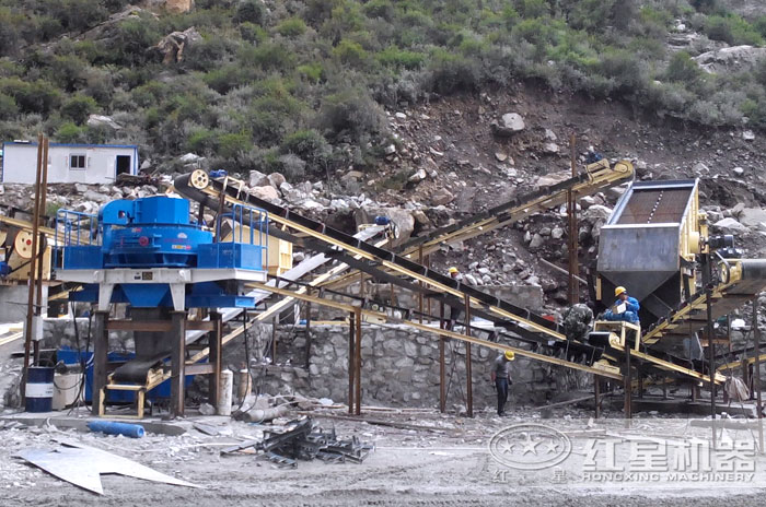 鵝卵石制砂現(xiàn)場圖  鵝卵石制砂現(xiàn)場圖