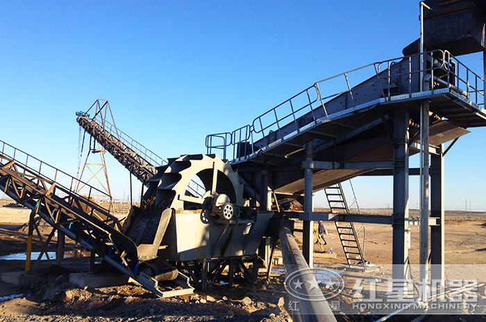 洗砂機(jī)作業(yè)現(xiàn)場(chǎng) 洗砂機(jī)作業(yè)現(xiàn)場(chǎng)