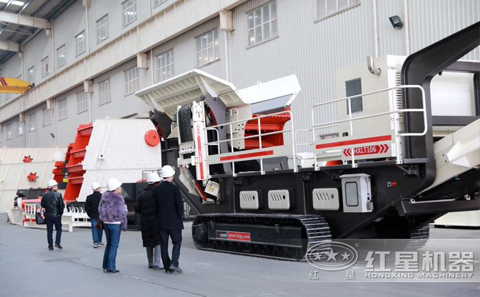 用戶來廠參觀移動破設(shè)備 用戶來廠參觀移動破設(shè)備